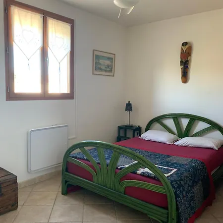 Provencale Pour 4 Adultes Et 2 Enfants La Londe-les-Maures